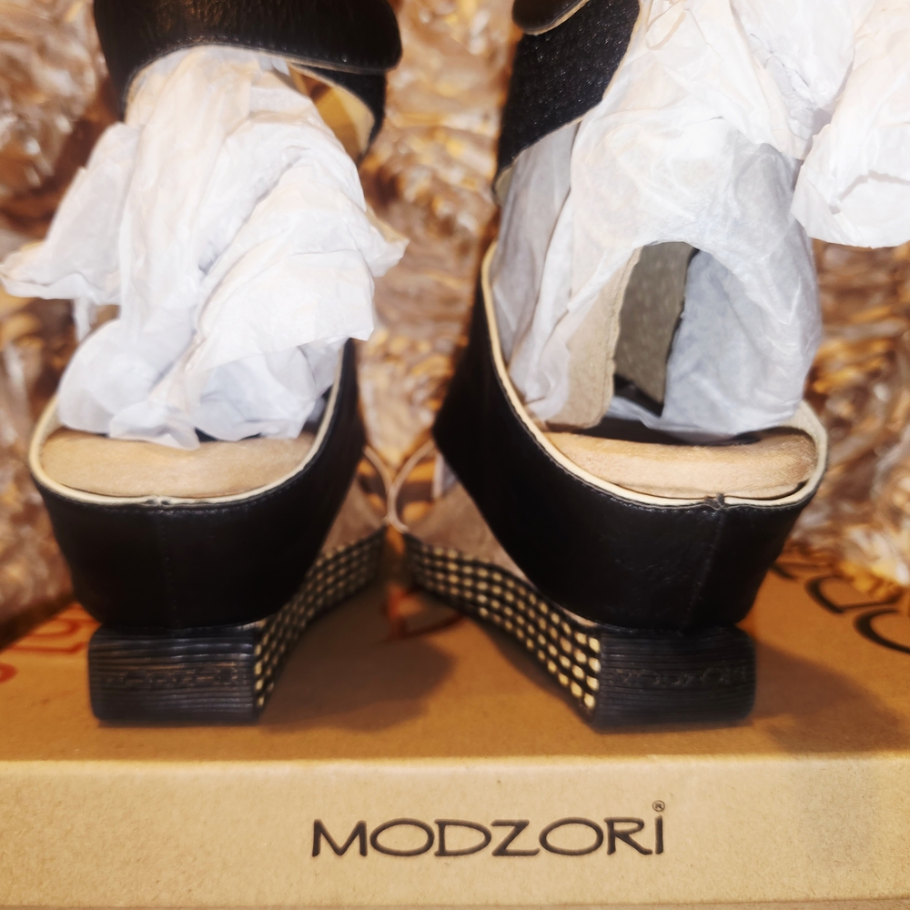 Elegant Black and Gold Women's Wedges - Picture 9 of 13